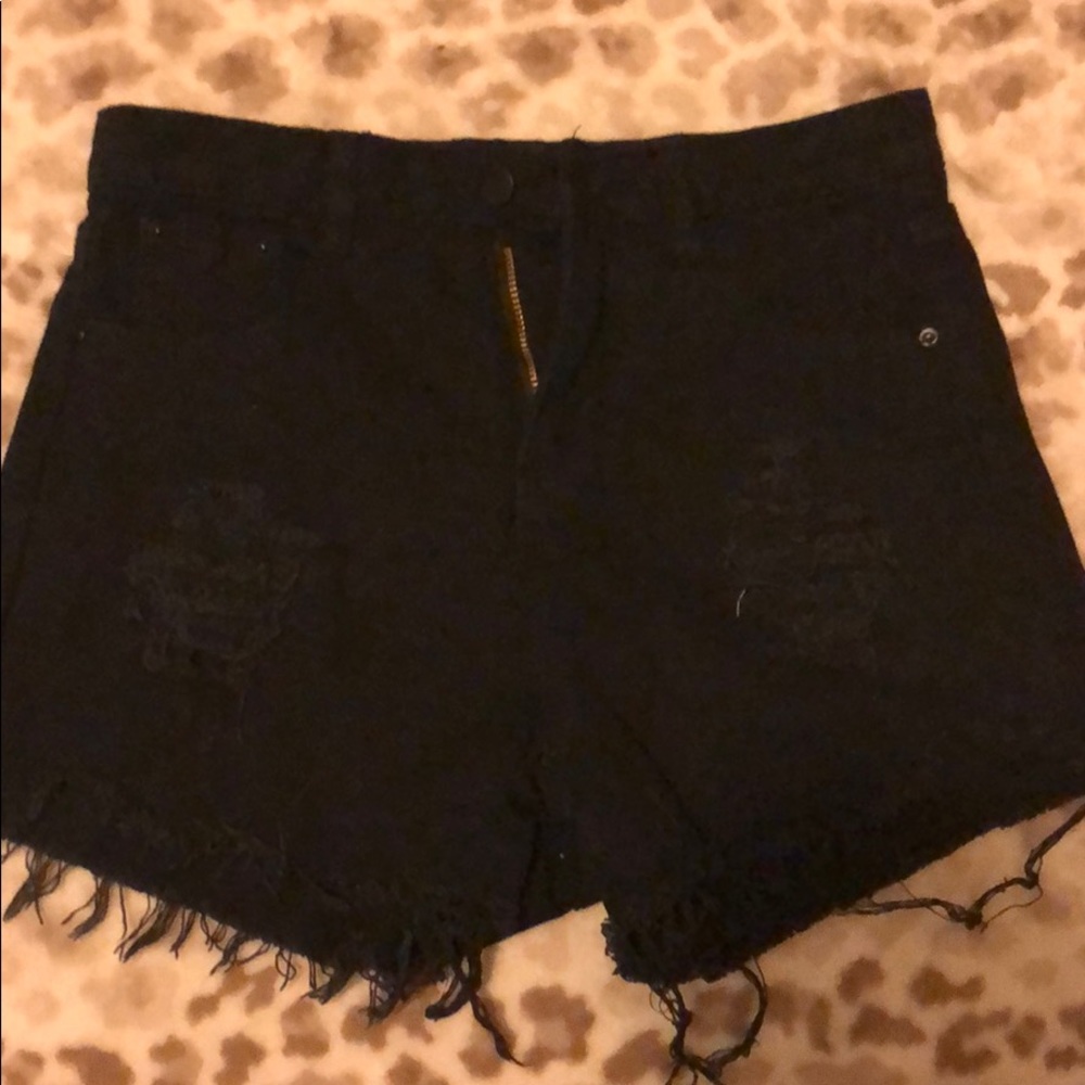 Black Jean Shorts With Rips